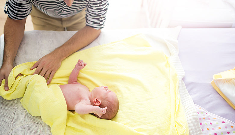 Cómo cambiar pañales a tu recién nacido